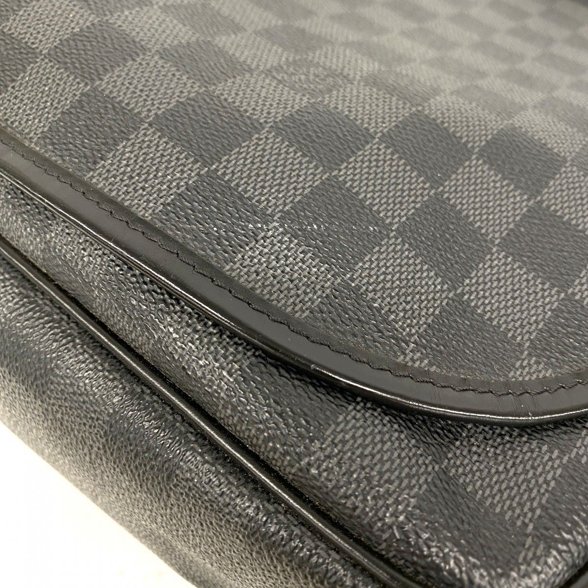 Louis Vuitton Shoulder Bag Damier Graphite Daniel GM Black — view 9