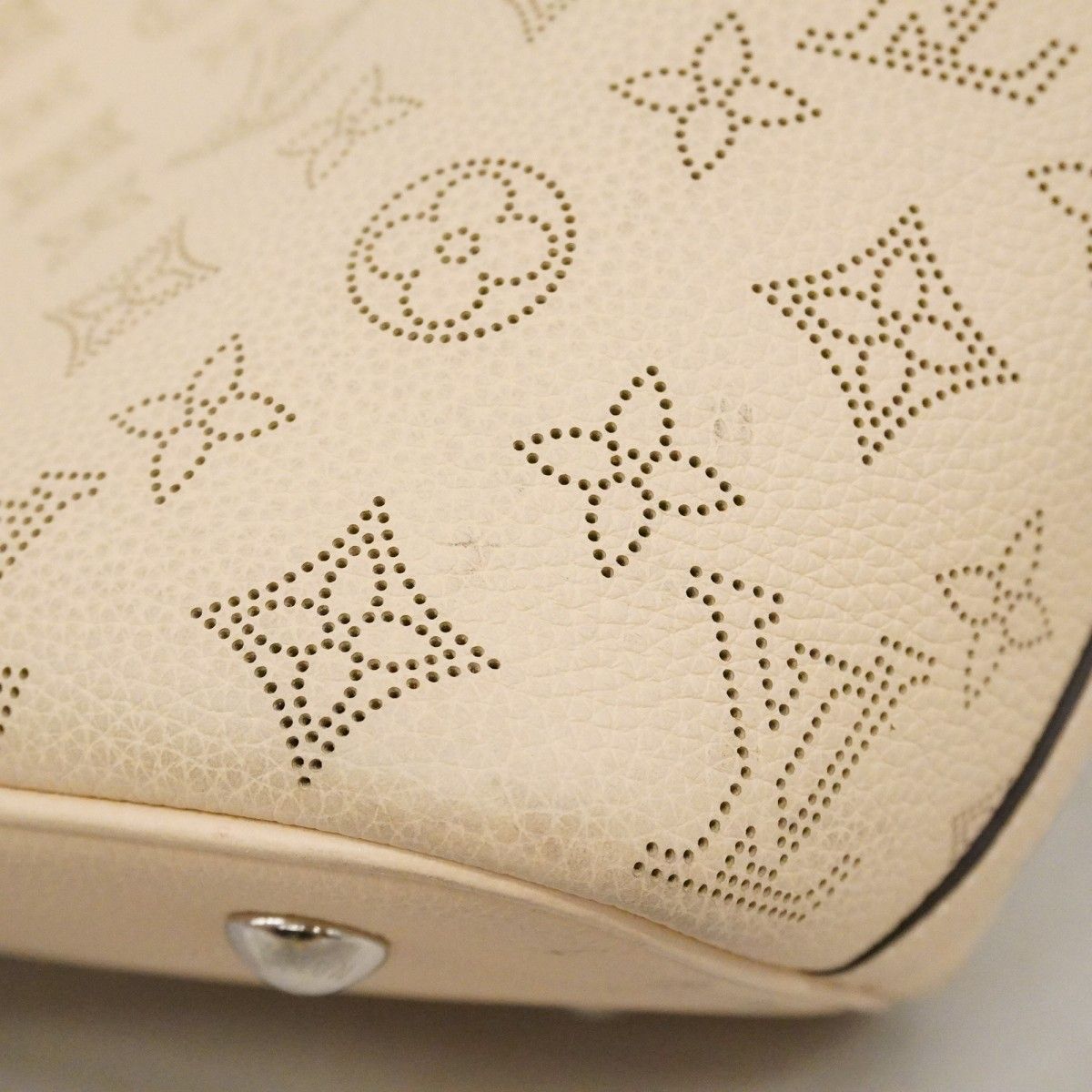 Louis Vuitton Handbag Mahina Blossom PM Cream — view 8