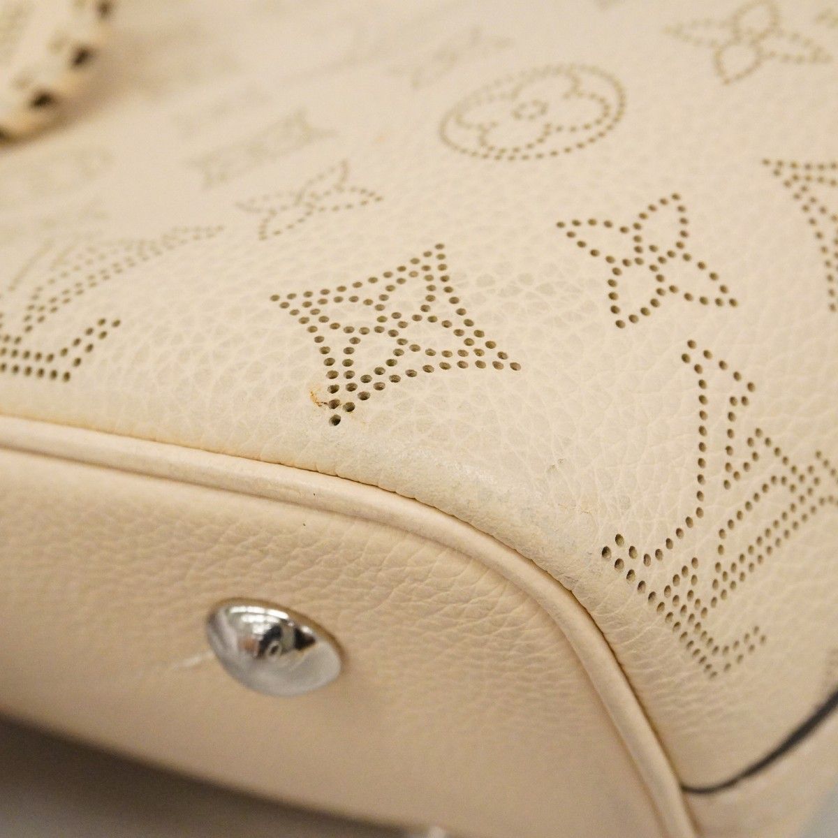 Louis Vuitton Handbag Mahina Blossom PM Cream — view 9