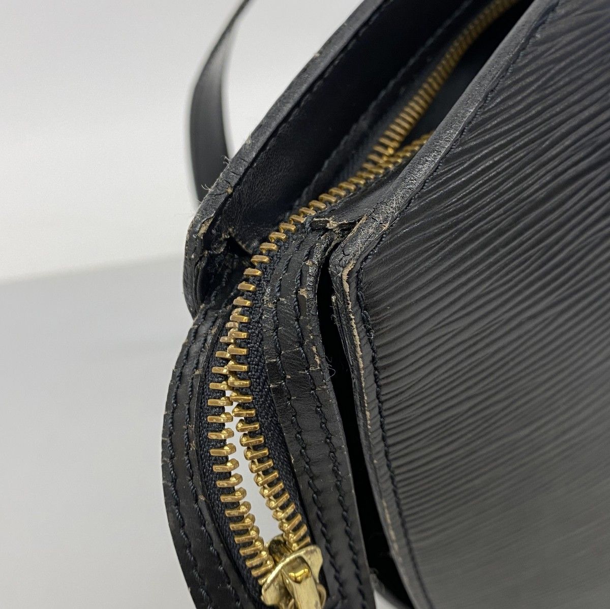 Louis Vuitton Shoulder Bag Epi Saint Jacques Shopping Noir — view 7