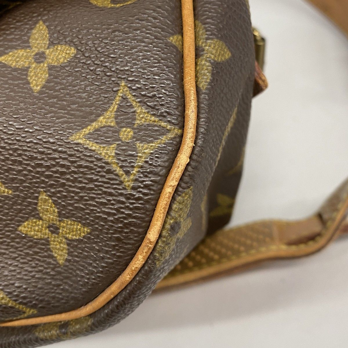 Louis Vuitton Shoulder Bag Monogram Saumur 35 Brown — view 7