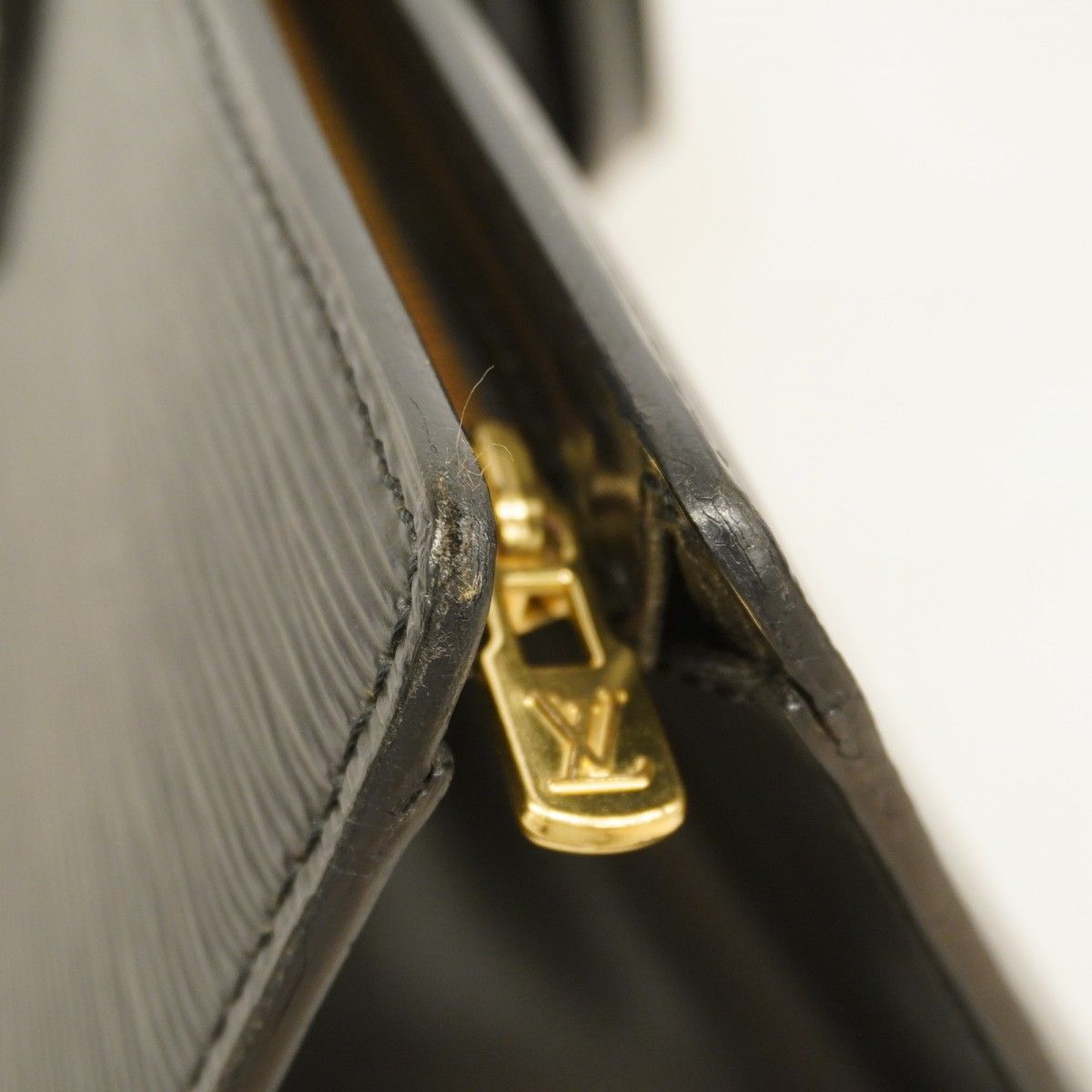 Louis Vuitton Handbag Epi Triangle Noir — view 7