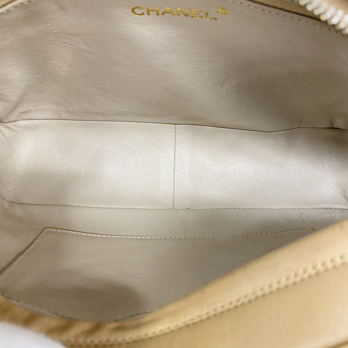 Chanel Shoulder Bag Quilted Lambskin Beige Gold — view 4