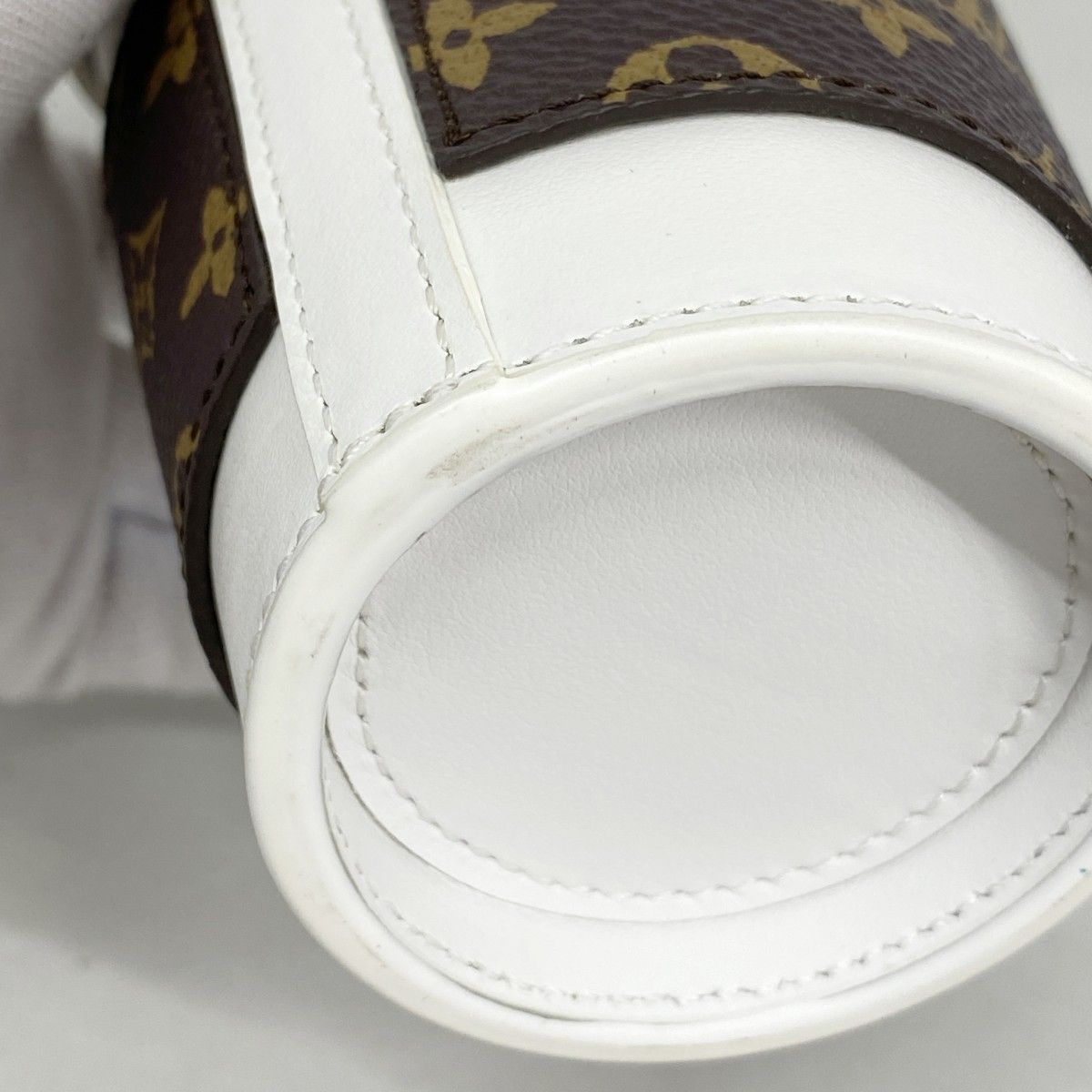Louis Vuitton Key Holder Charm LV Cup White Brown — view 6