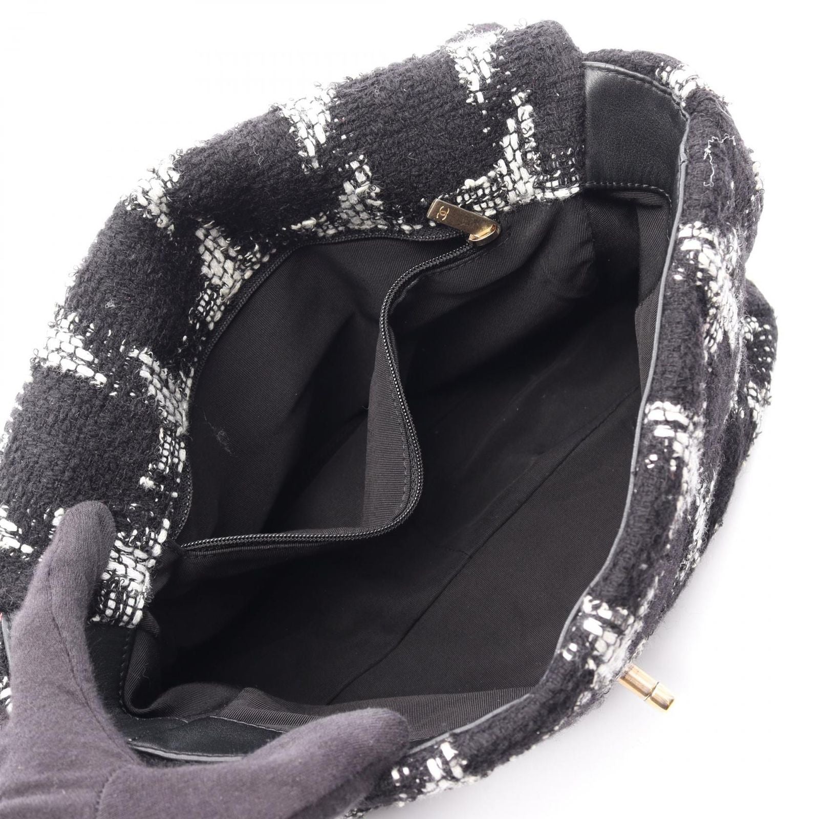 Chanel Shoulder Bag 19 Dizeneuf Quilted 2-Way Black White Fabric Leather 19 — view 3
