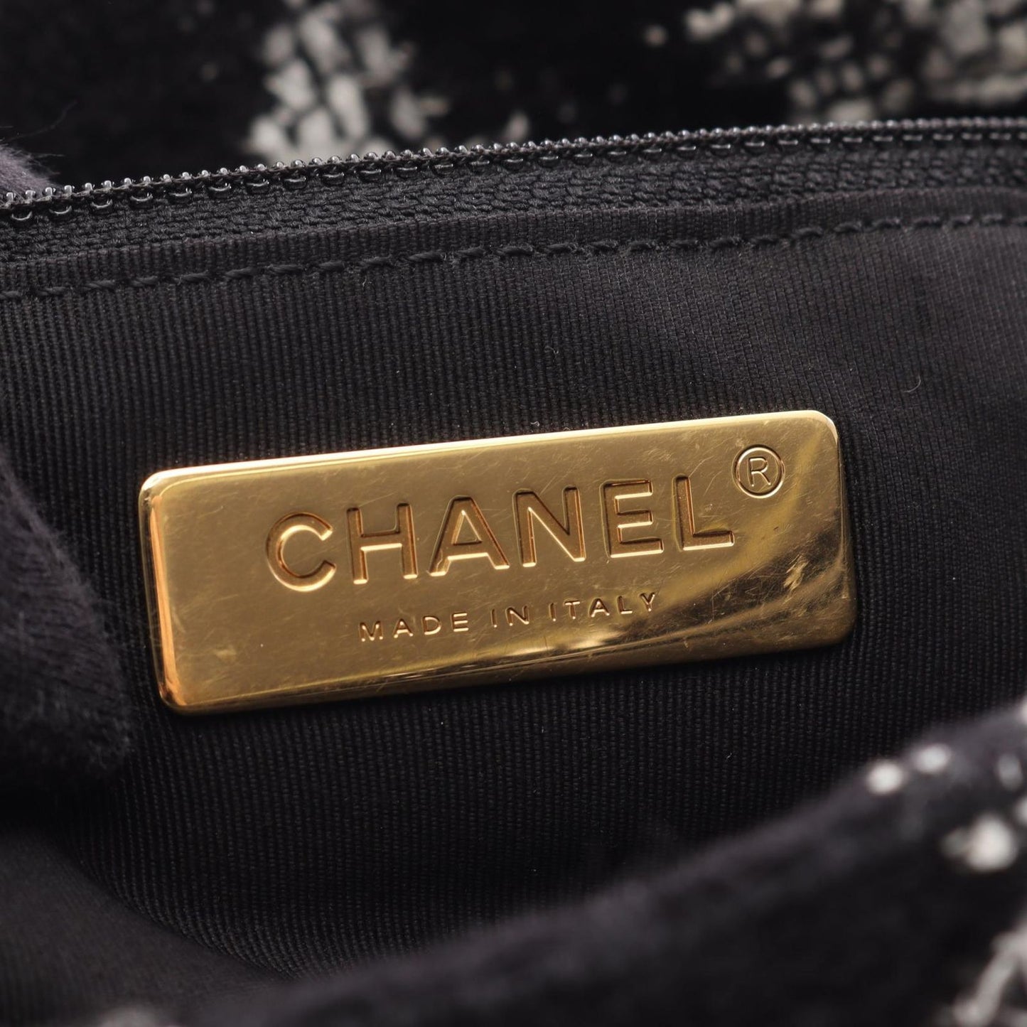 Chanel Shoulder Bag 19 Dizeneuf Quilted 2-Way Black White Fabric Leather 19 — view 4