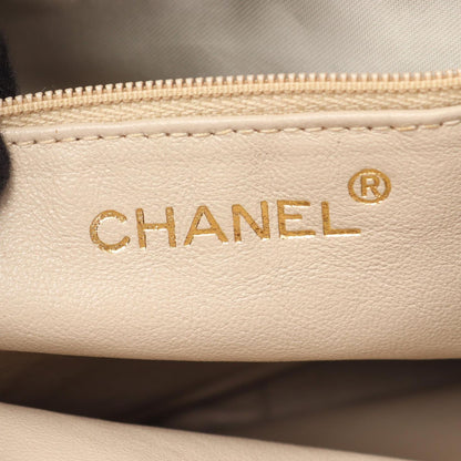 Chanel Shoulder Bag CC Logo Diamond Stitch Beige Lambskin Quilted — view 4