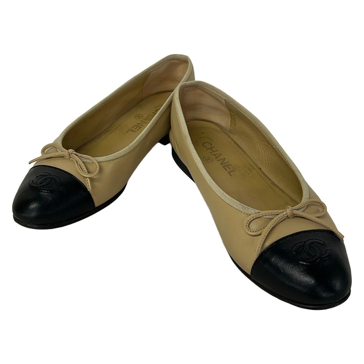 Chanel Flat Shoes 38.5 C Beige Black Ribbon CC Logo Lambskin — view 2