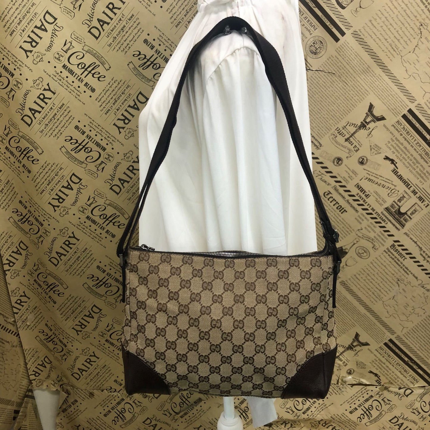 Gucci Shoulder Bag GG Canvas Brown Crossbody Pochette — view 4