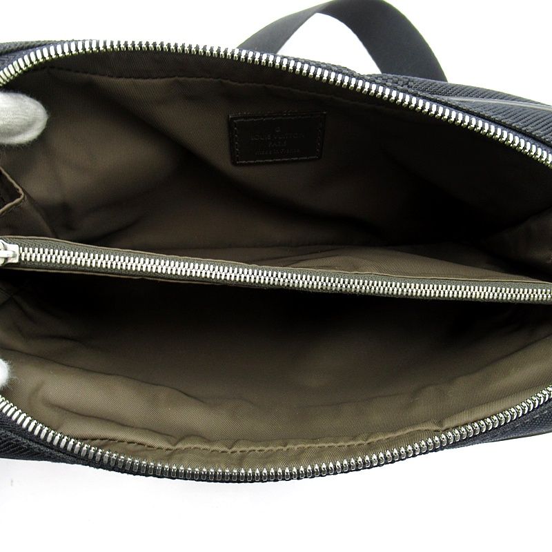 Louis Vuitton Acrobat Damier Geant Belt Bag Noir — view 7