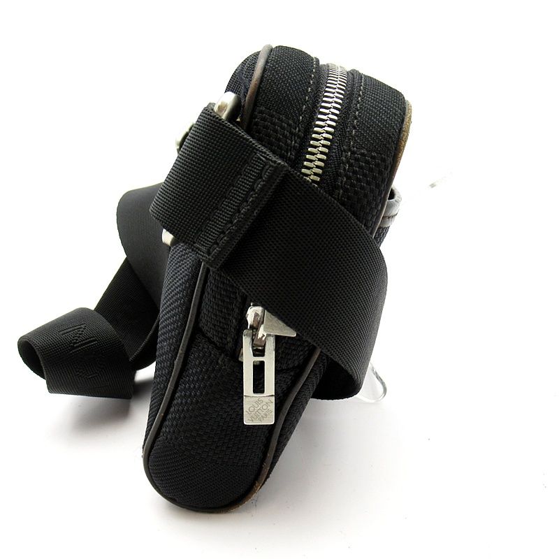 Louis Vuitton Acrobat Damier Geant Belt Bag Noir — view 5