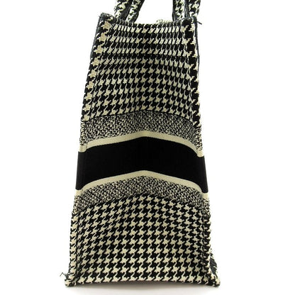 Dior Book Tote Canvas White Black Beauty — view 5