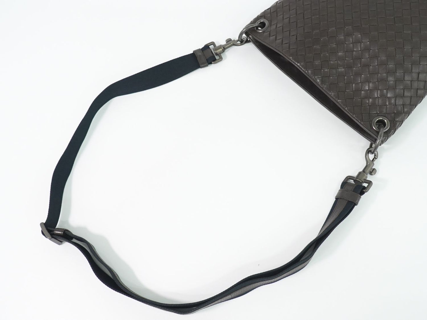 Bottega Veneta Intrecciato Shoulder Bag Pochette Leather Brown — view 4