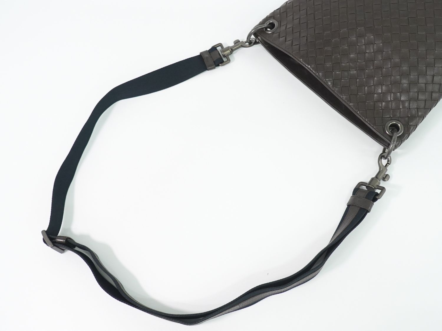 Bottega Veneta Intrecciato Shoulder Bag Pochette Leather Brown — view 4