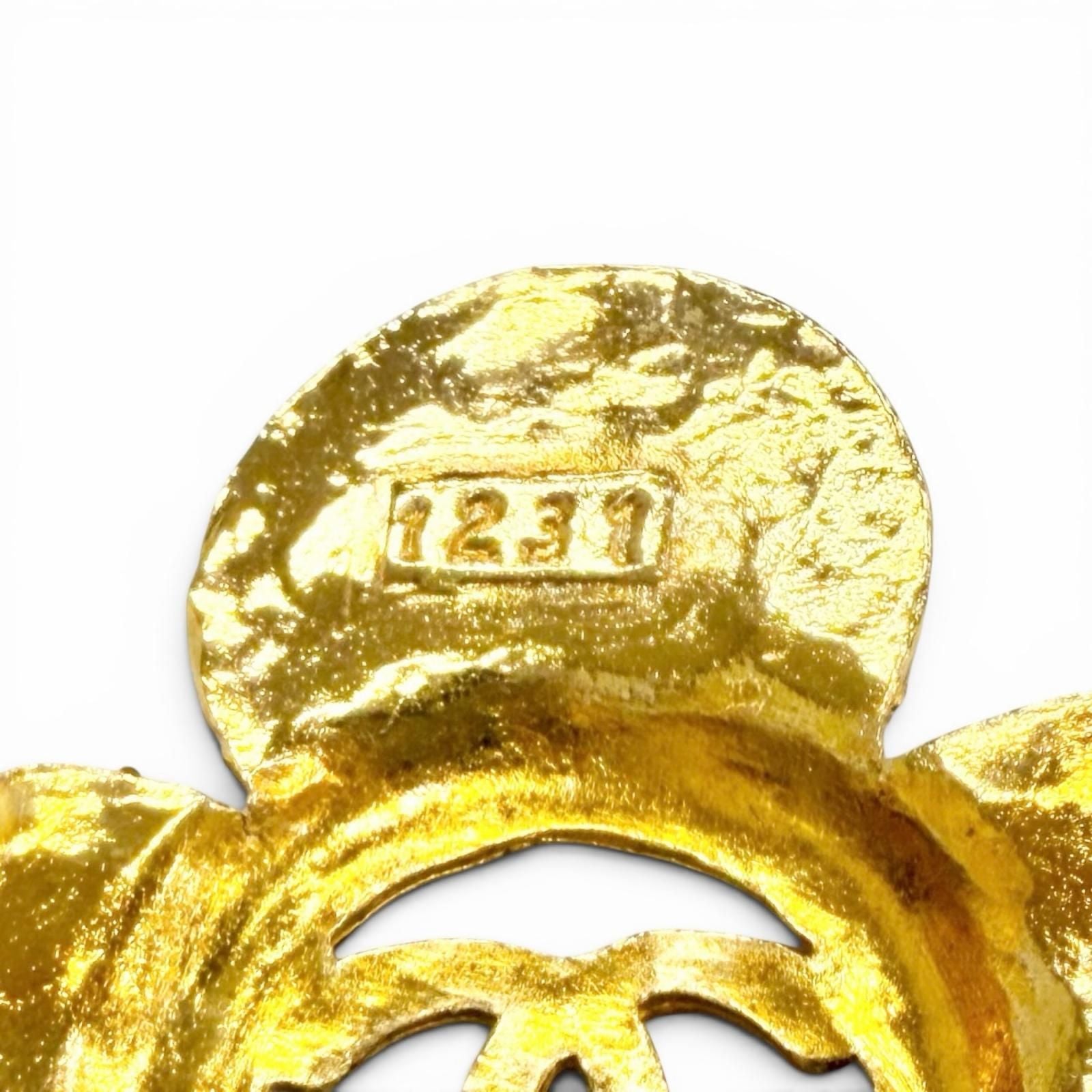Chanel Vintage 28 CC Logo Flower Motif Brooch Gold Recommended — view 6