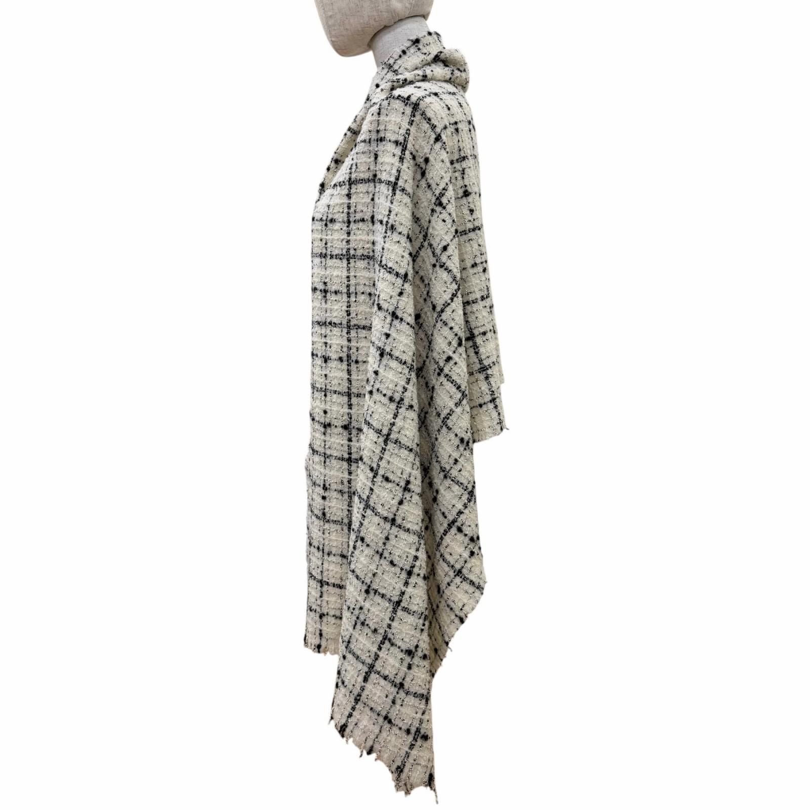 Chanel 2025/26 231000 Scarf — view 4