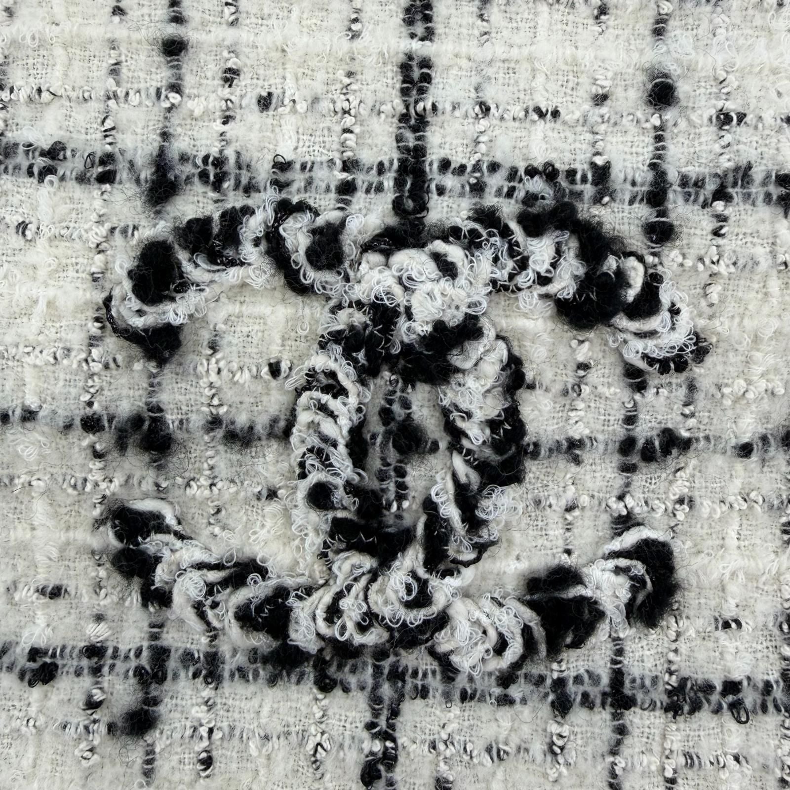 Chanel 2025/26 231000 Scarf — view 6