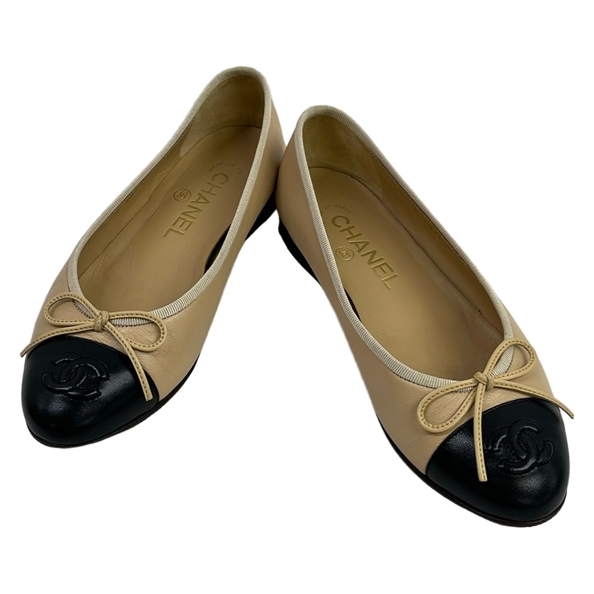 Chanel Flat Shoes 34.5 C Beige Black Ribbon CC Logo Lambskin — view 2