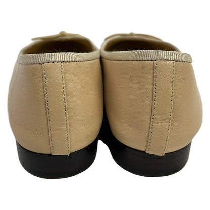 Chanel Flat Shoes 34.5 C Beige Black Ribbon CC Logo Lambskin — view 3