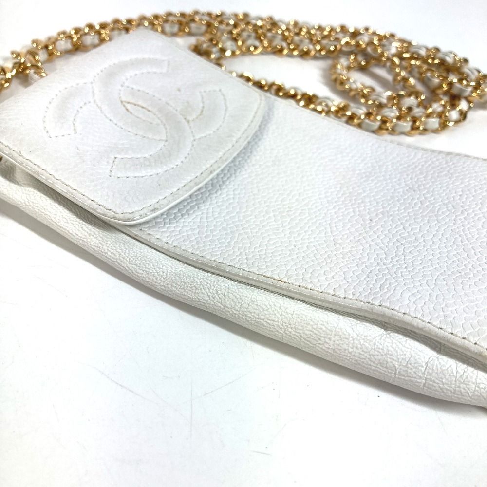 Chanel Shoulder Bag CC Logo Caviar Leather White — view 4