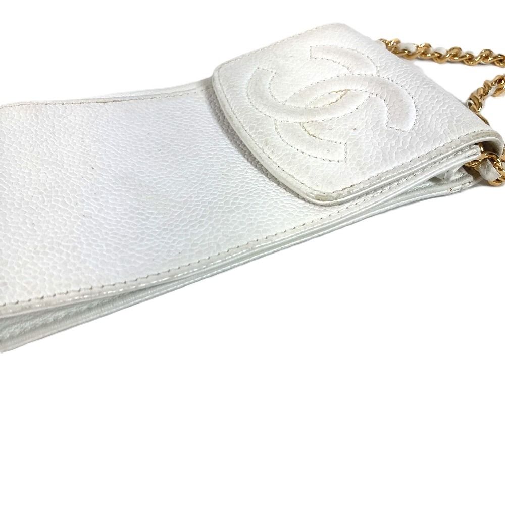 Chanel Shoulder Bag CC Logo Caviar Leather White — view 3