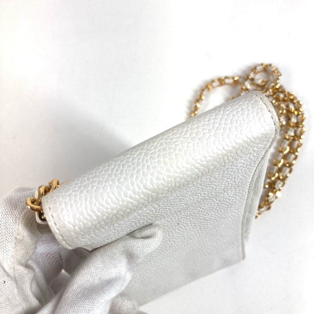 Chanel Shoulder Bag CC Logo Caviar Leather White — view 7