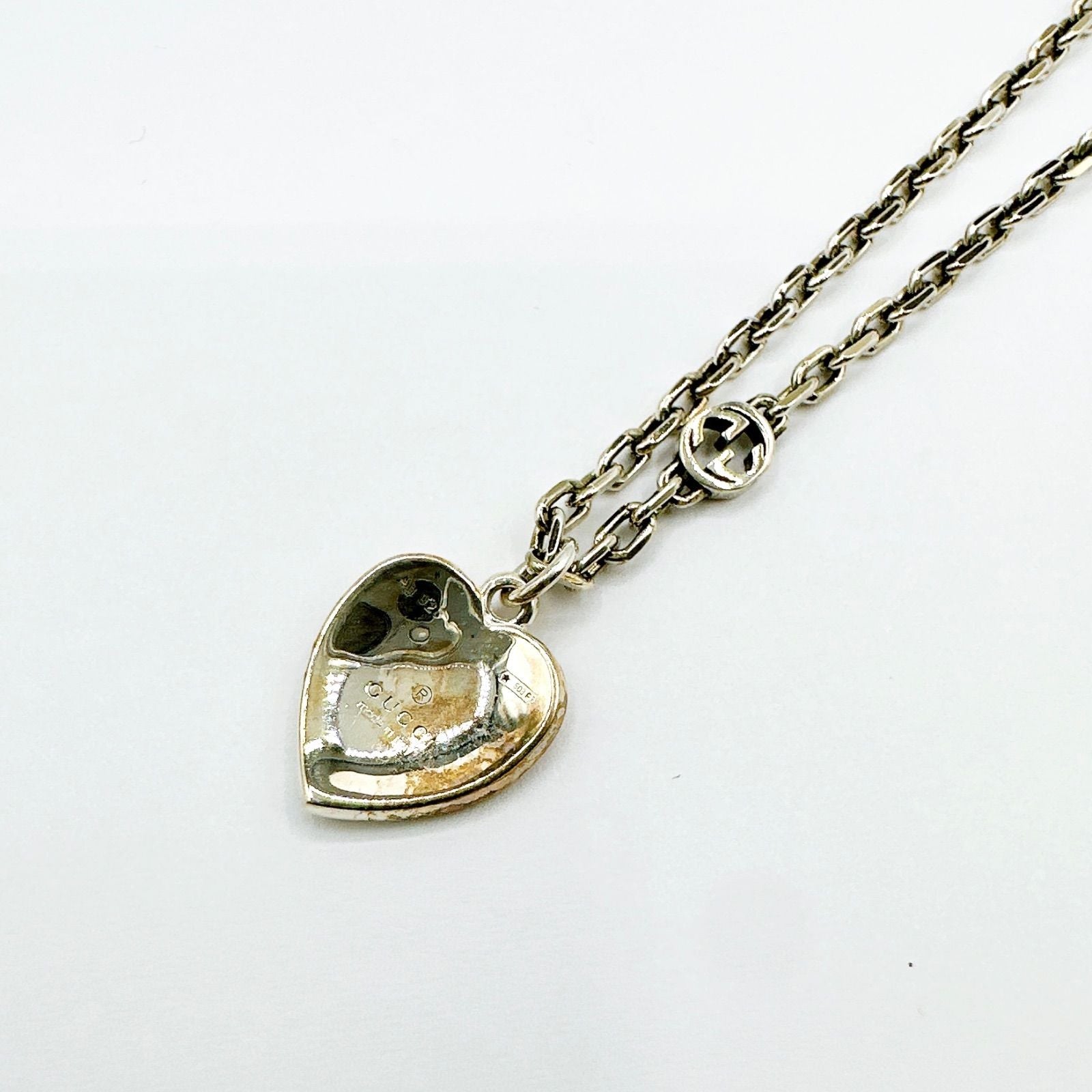 Gucci Interlocking Heart Silver Necklace 49 cm — view 2