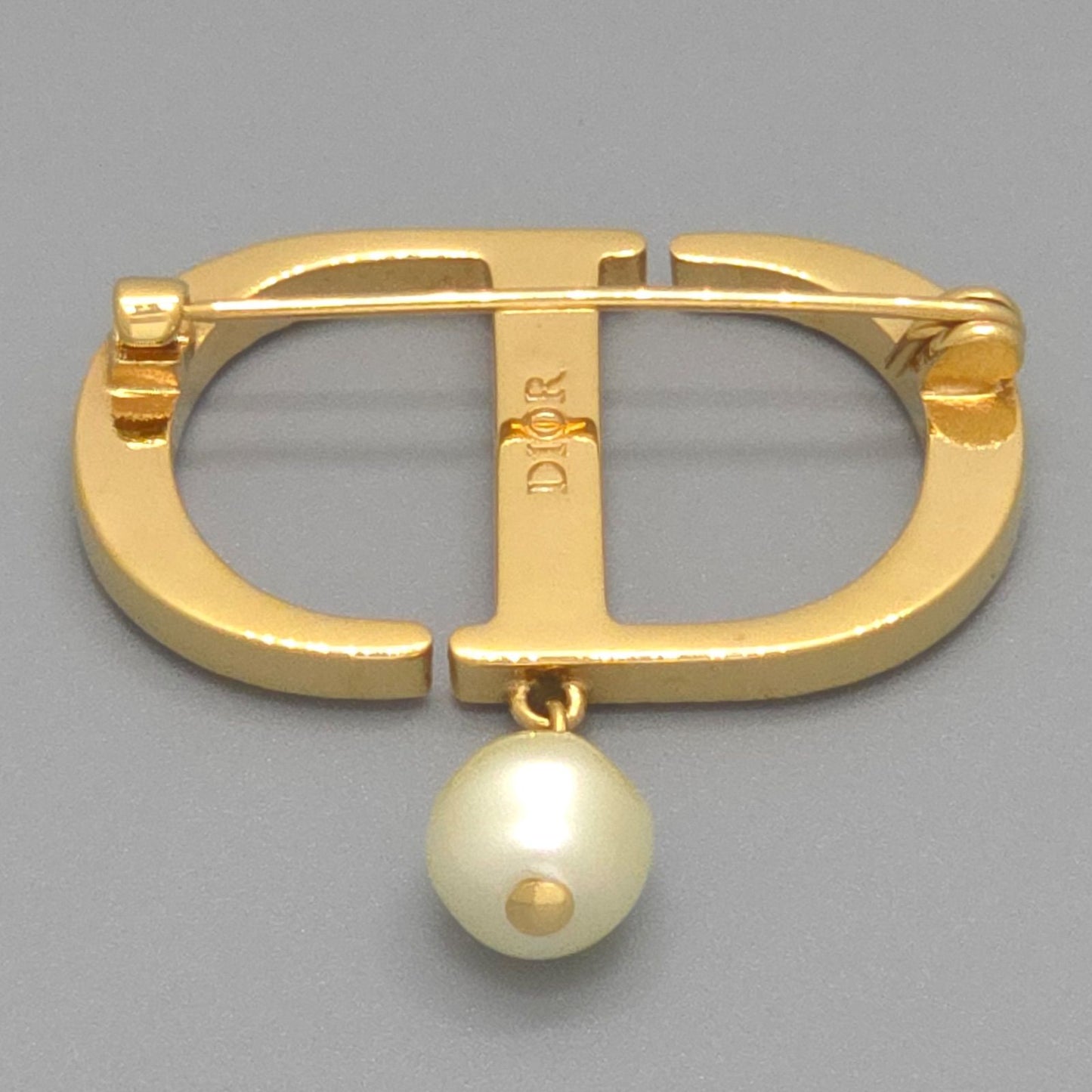 Dior Petit CD Brooch 3.25 cm Resin Pearl Crystal CD Signature Gold — view 5