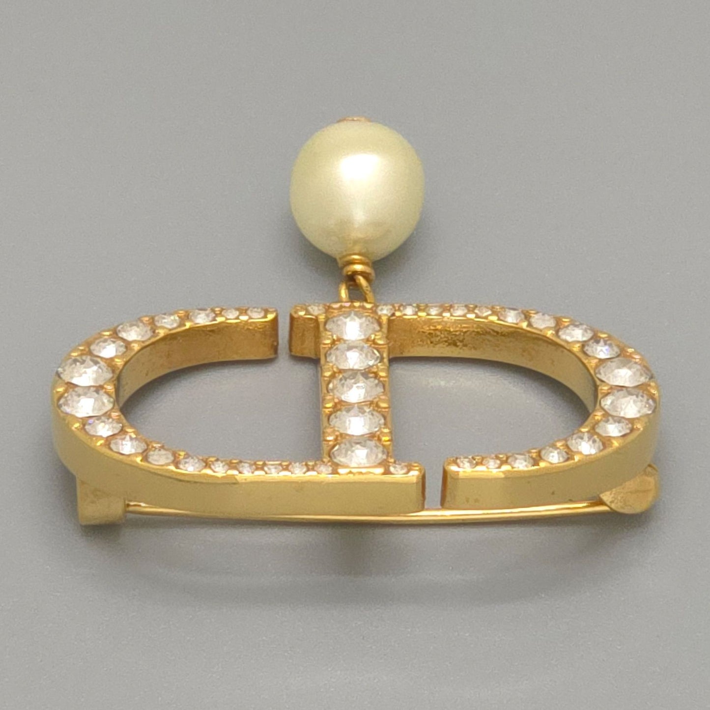 Dior Petit CD Brooch 3.25 cm Resin Pearl Crystal CD Signature Gold — view 3