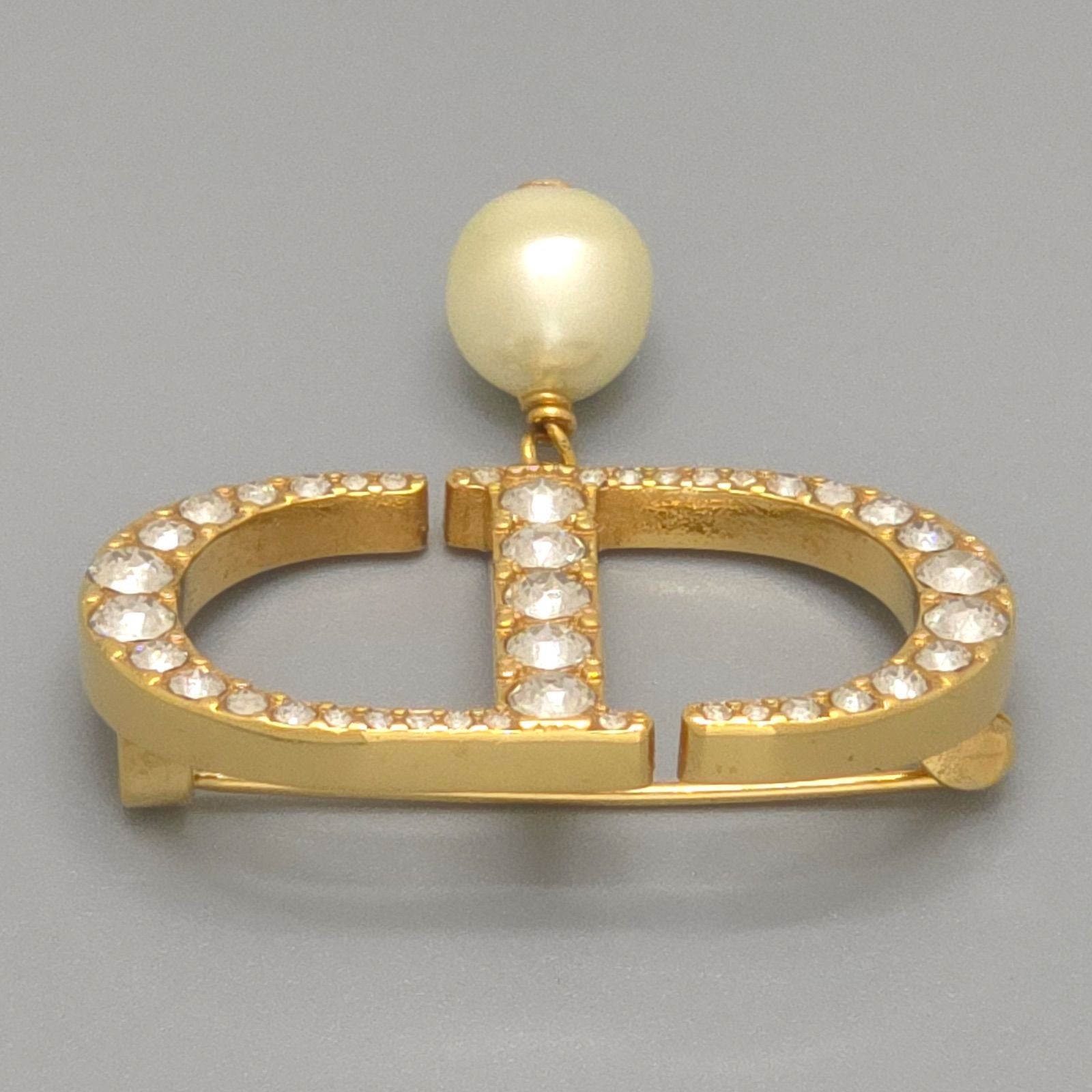 Dior Petit CD Brooch 3.25 cm Resin Pearl Crystal CD Signature Gold — view 3