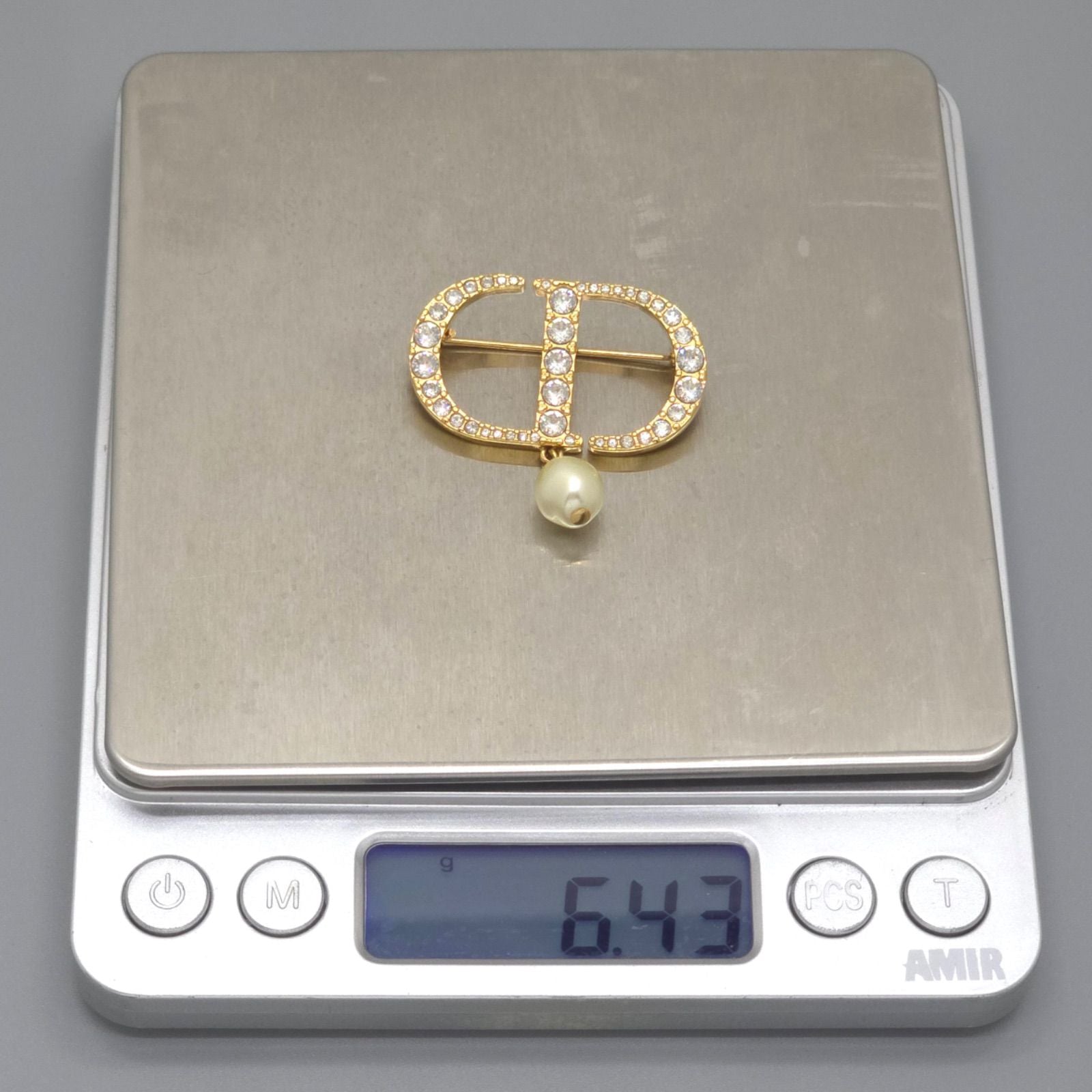 Dior Petit CD Brooch 3.25 cm Resin Pearl Crystal CD Signature Gold — view 9