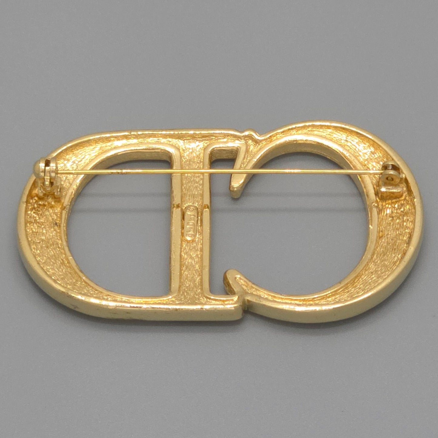 Dior CD Brooch 6.28 cm CD Signature Crystal Gold — view 5