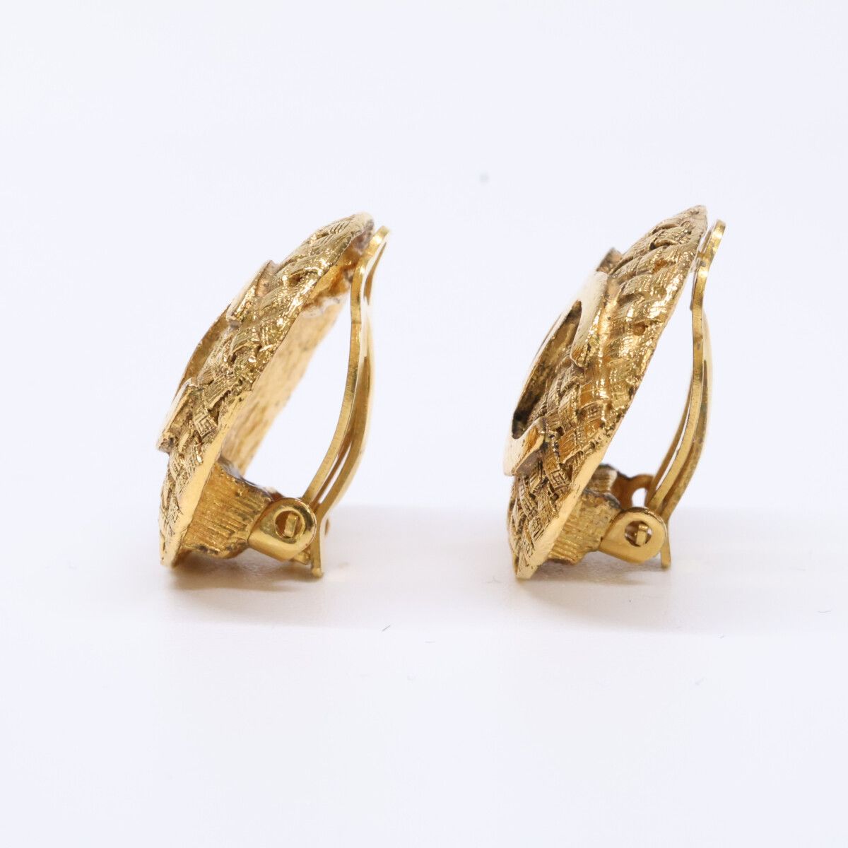 Chanel CC Logo Circle Earring — view 2