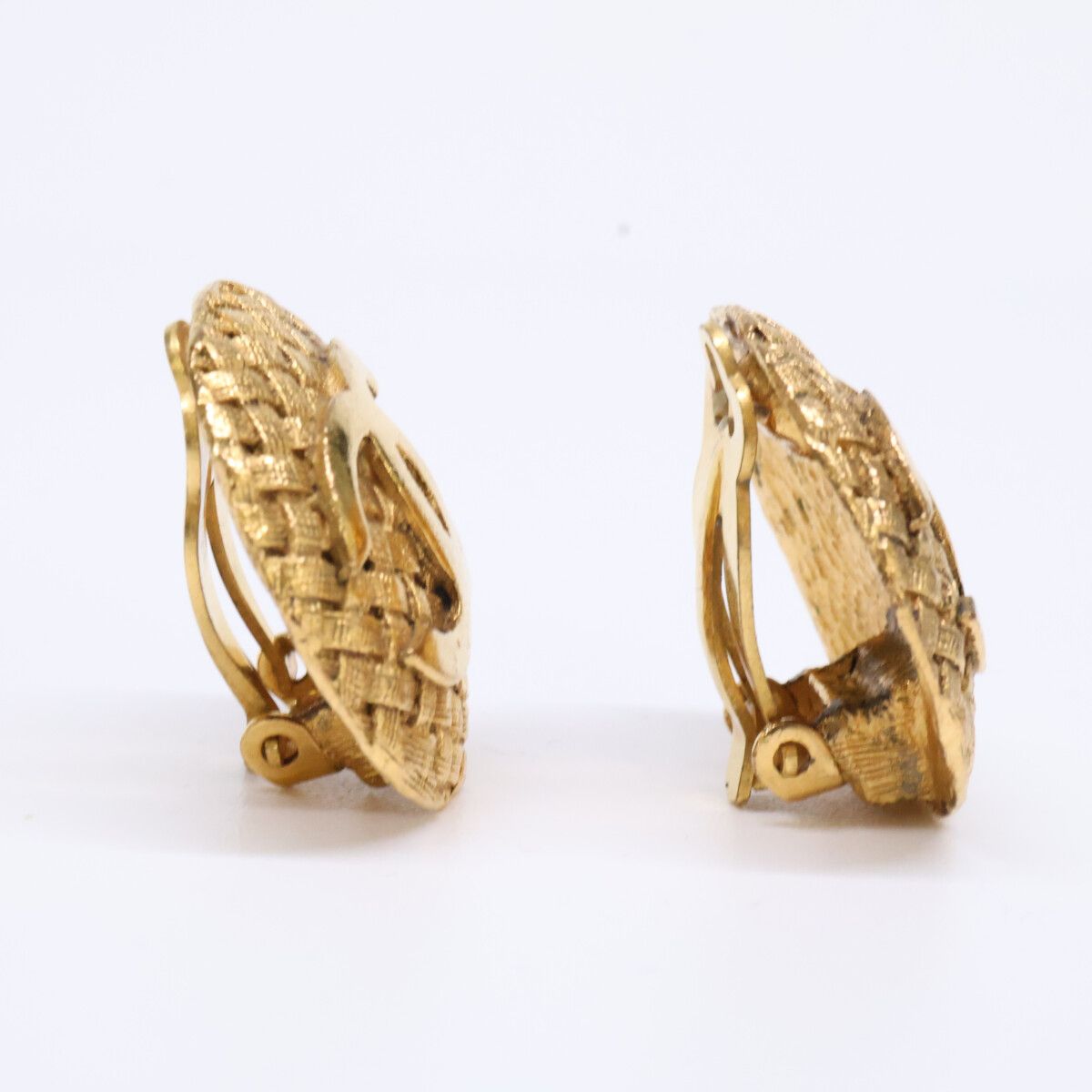 Chanel CC Logo Circle Earring — view 4