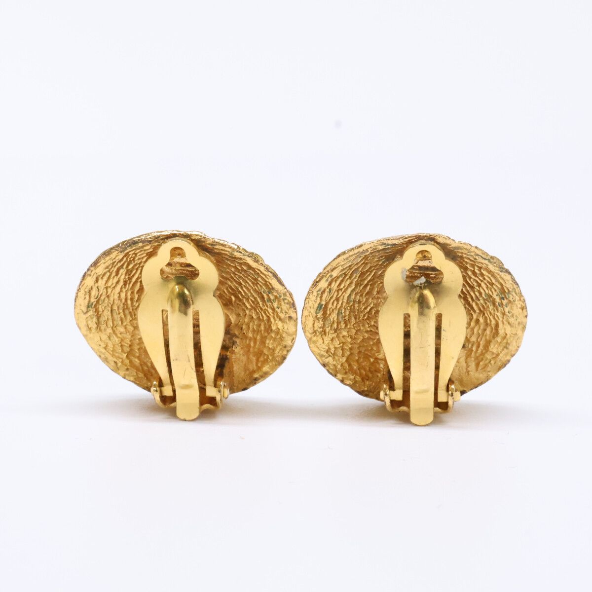 Chanel CC Logo Circle Earring — view 3