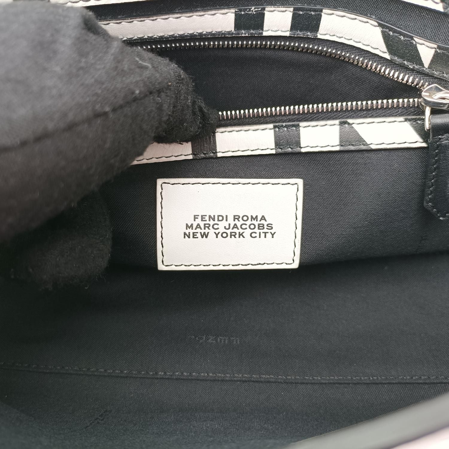 Fendi Baguette Messenger — view 8
