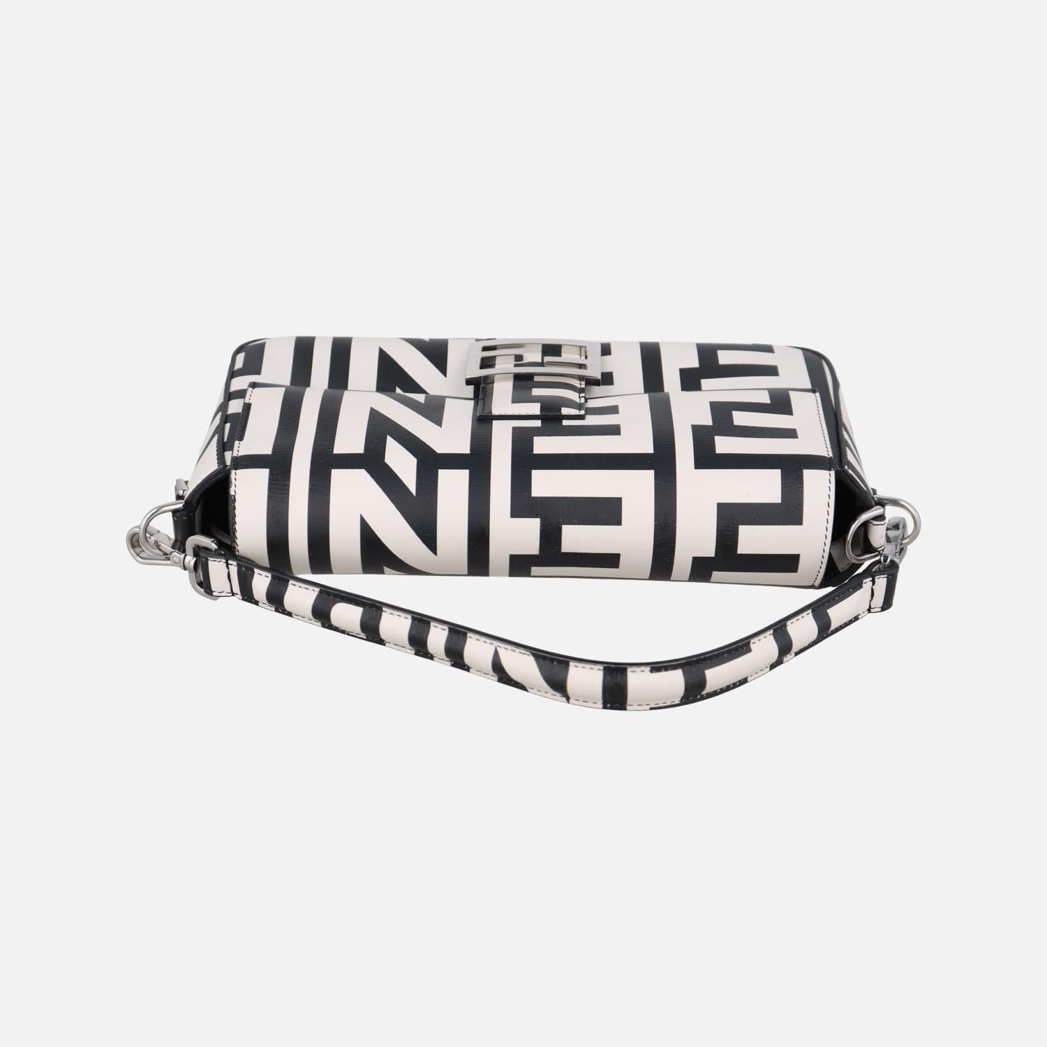 Fendi Baguette Messenger — view 6