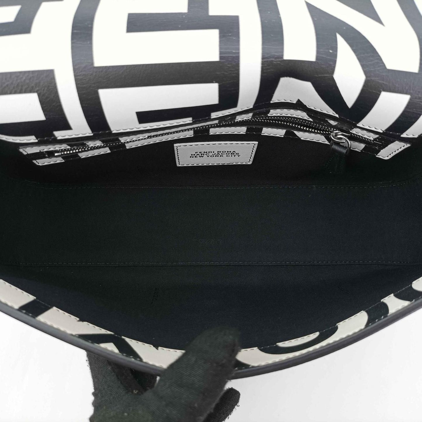 Fendi Baguette Messenger — view 7