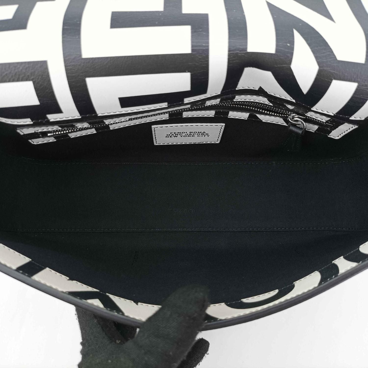 Fendi Baguette Messenger — view 7