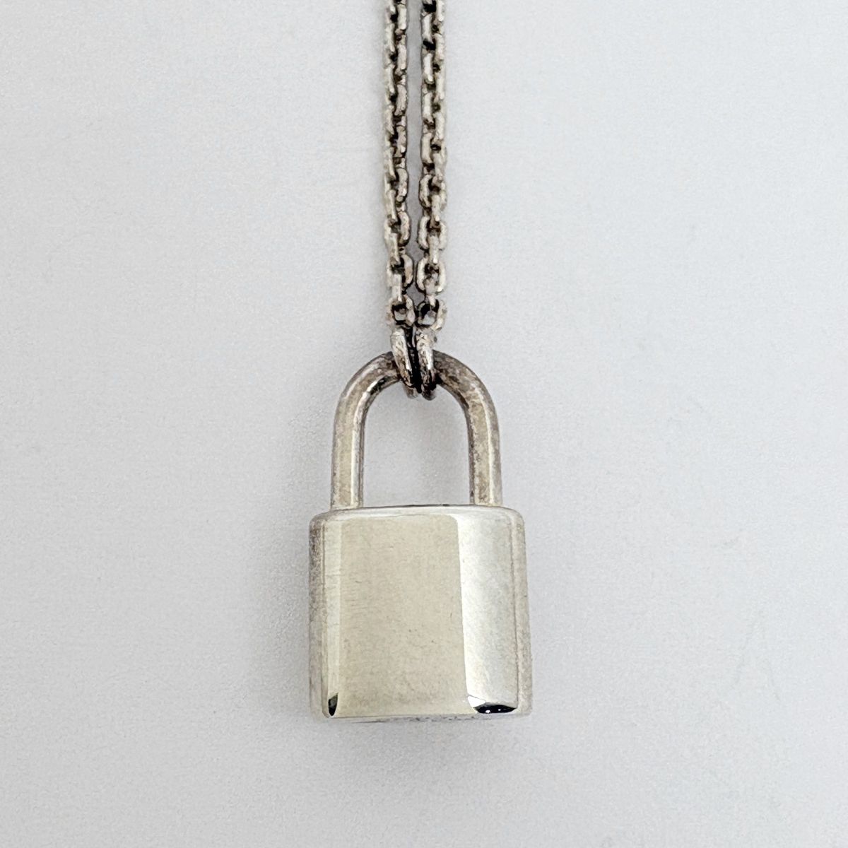 Louis Vuitton Pendentif Silver Lockit 925 Sterling Necklace — view 2