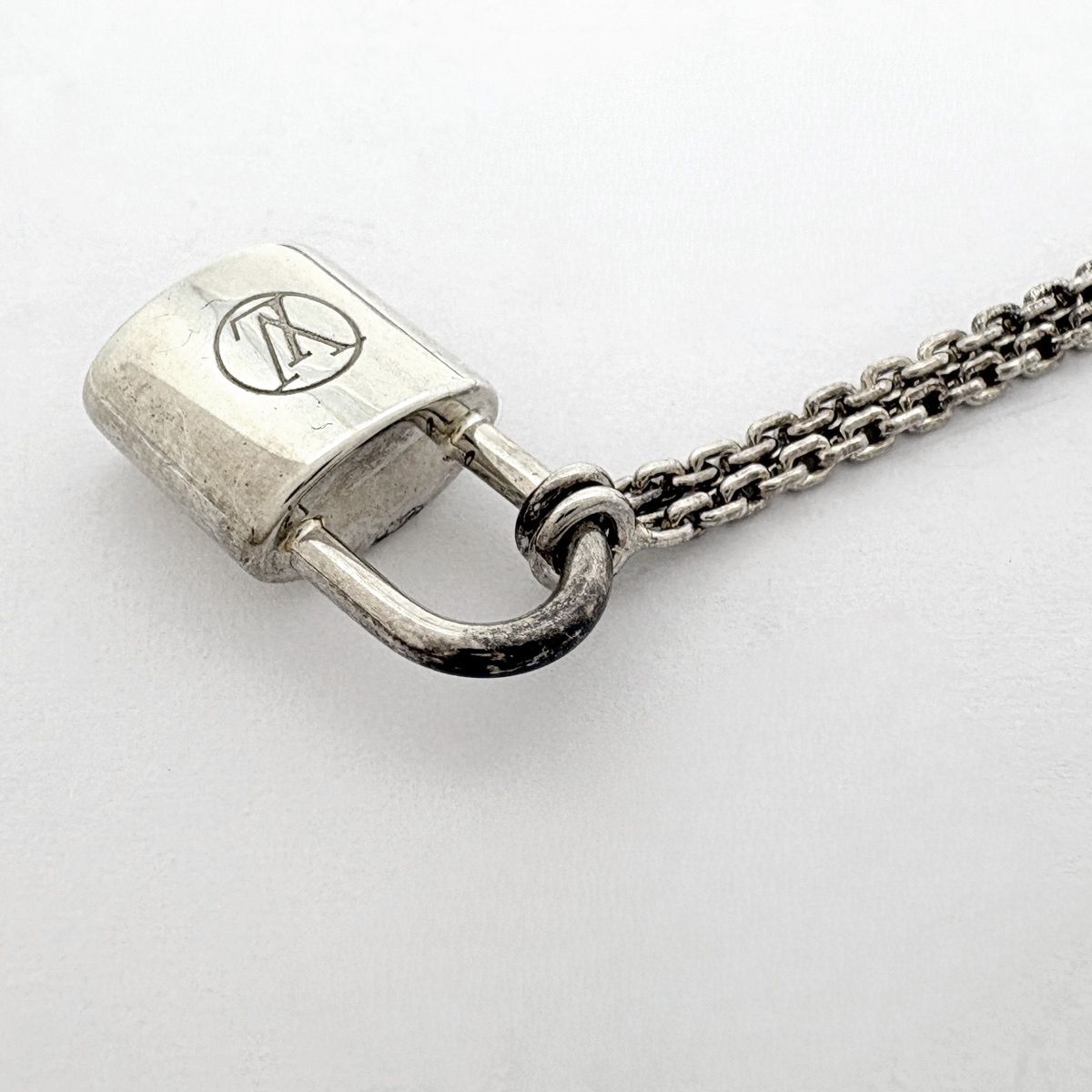 Louis Vuitton Pendentif Silver Lockit 925 Sterling Necklace — view 4