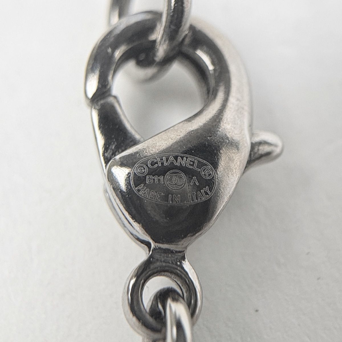 Chanel CC Logo Faux Pearl Necklace Silver Plated — view 4