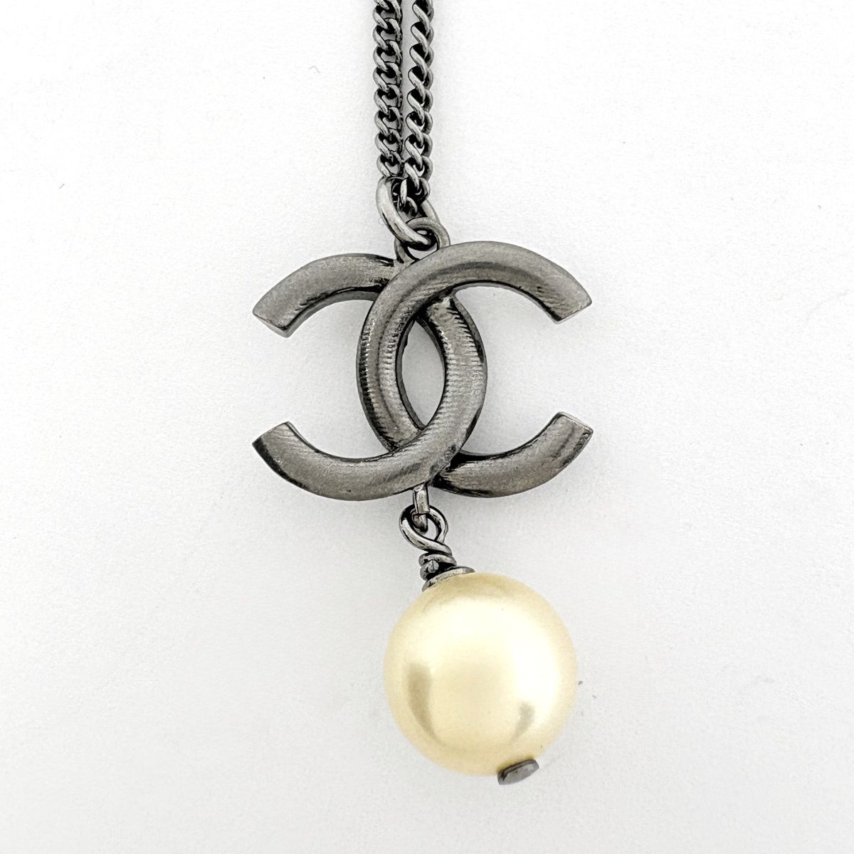 Chanel CC Logo Faux Pearl Necklace Silver Plated — view 2