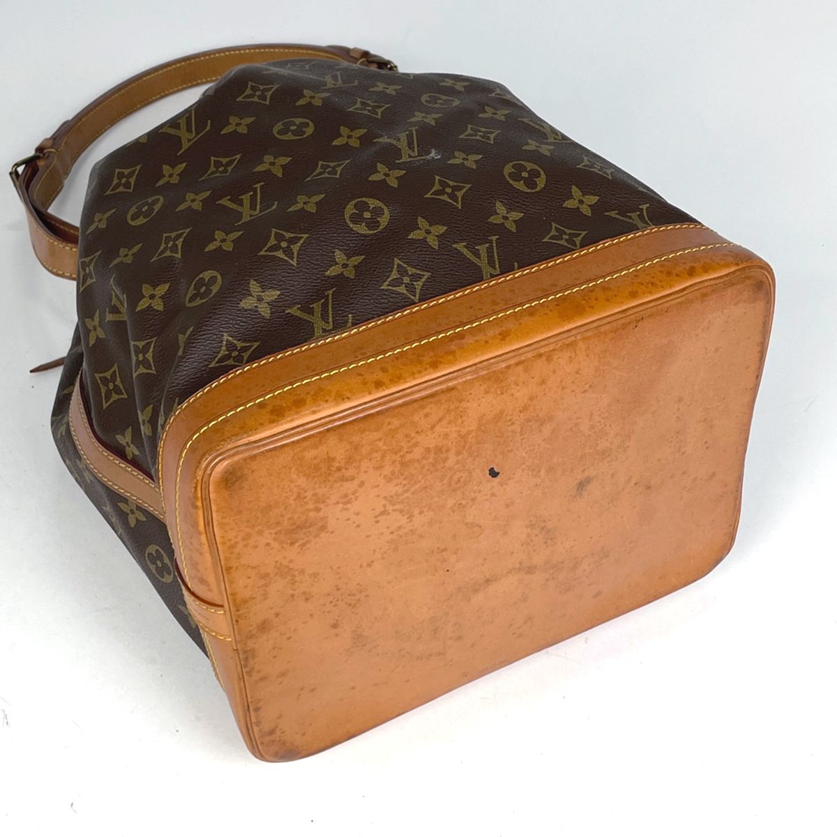 Louis Vuitton Noe Shoulder Drawstring Bag Monogram Brown — view 2