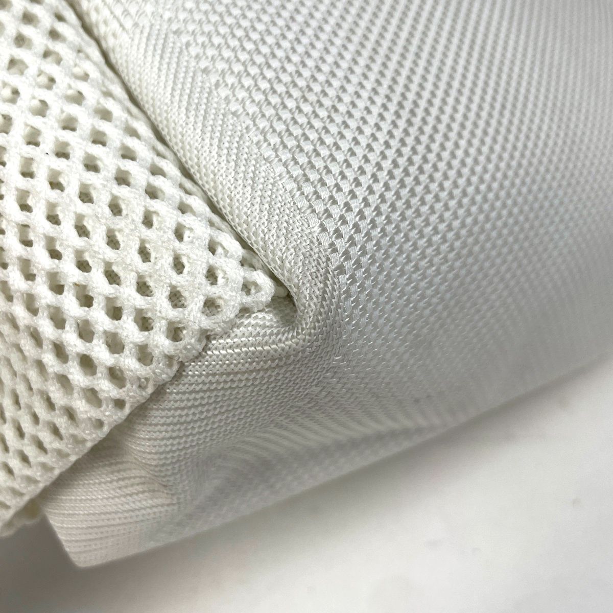 Louis Vuitton Weatherly Cup Crossbody Shoulder Bag Damier Geant White — view 3