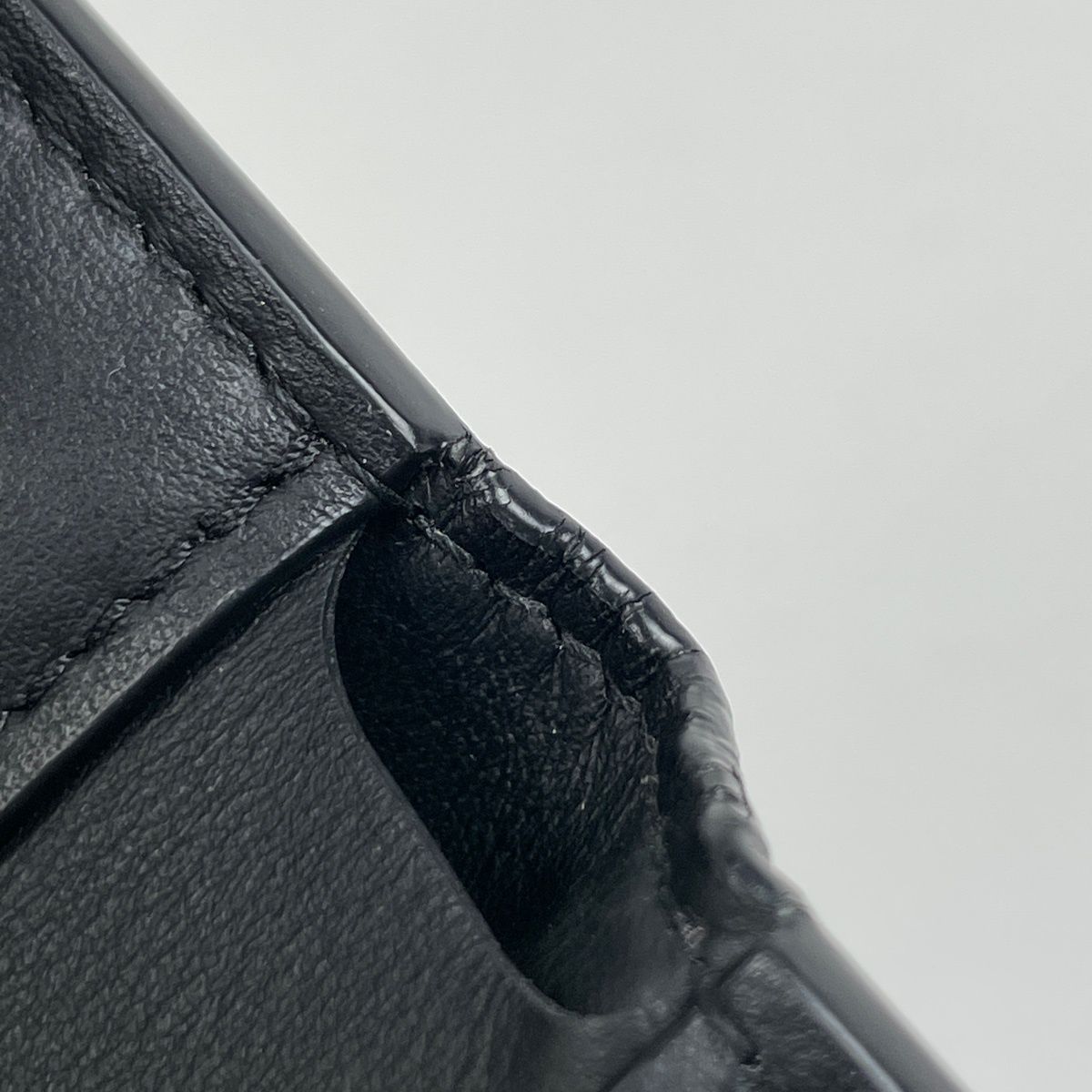 Louis Vuitton Portefeuille Capucines Compact Trifold Wallet Taurillon Black — view 4