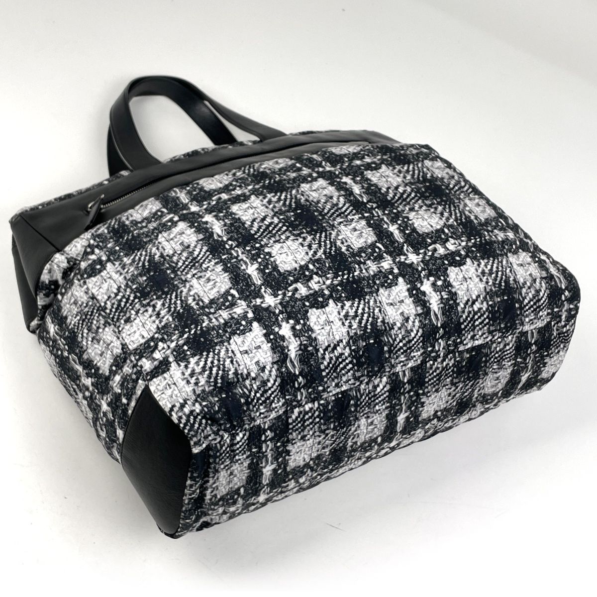 Chanel CC Logo Tote Tweed Print Nylon White Black — view 2
