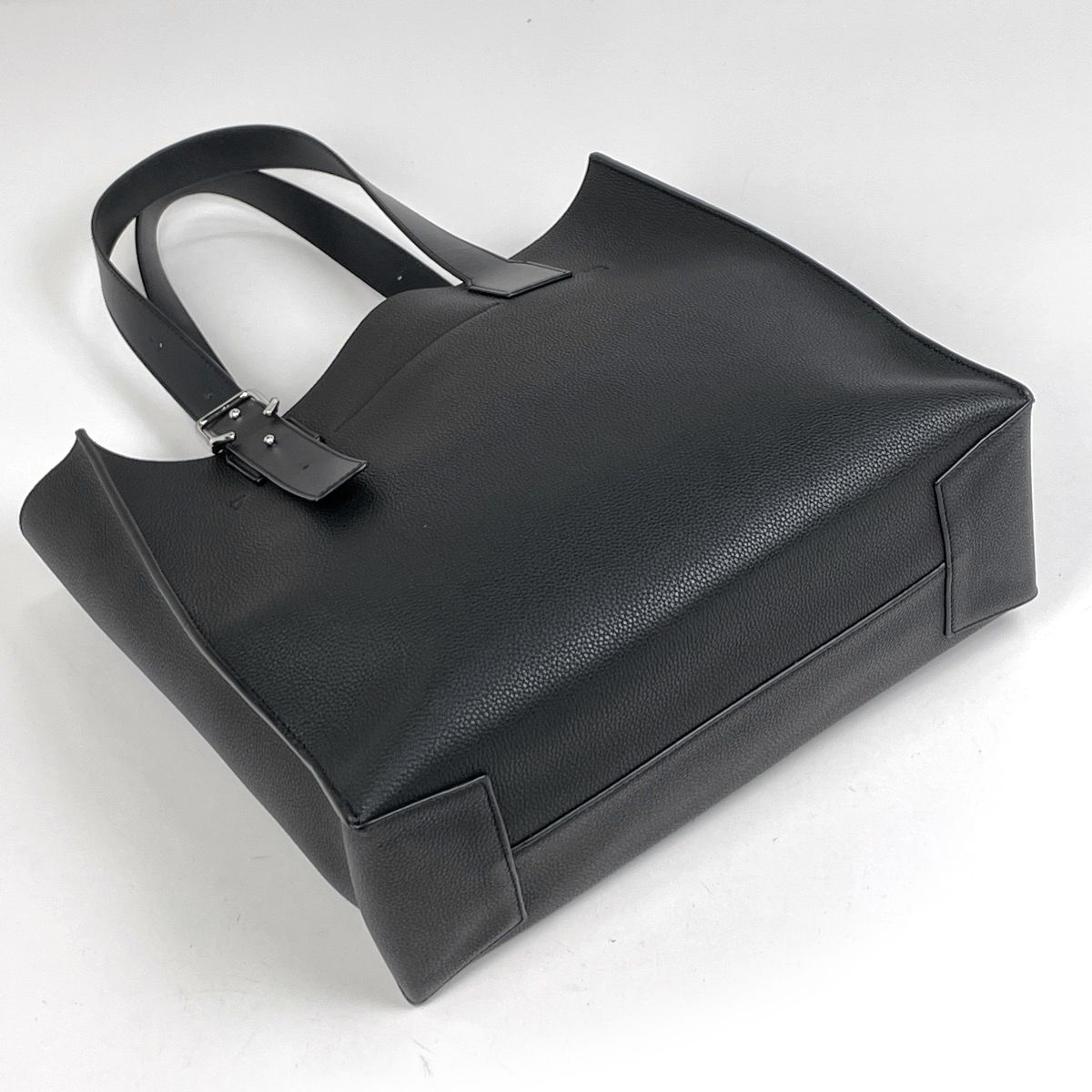 Loewe Anagram Buckle Horizontal Tote Leather Black — view 2