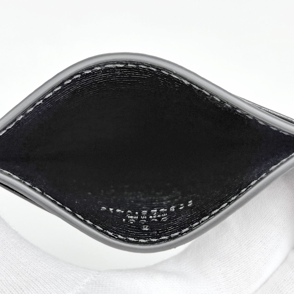 Gucci Logo Card Case Script Leather Black — view 6