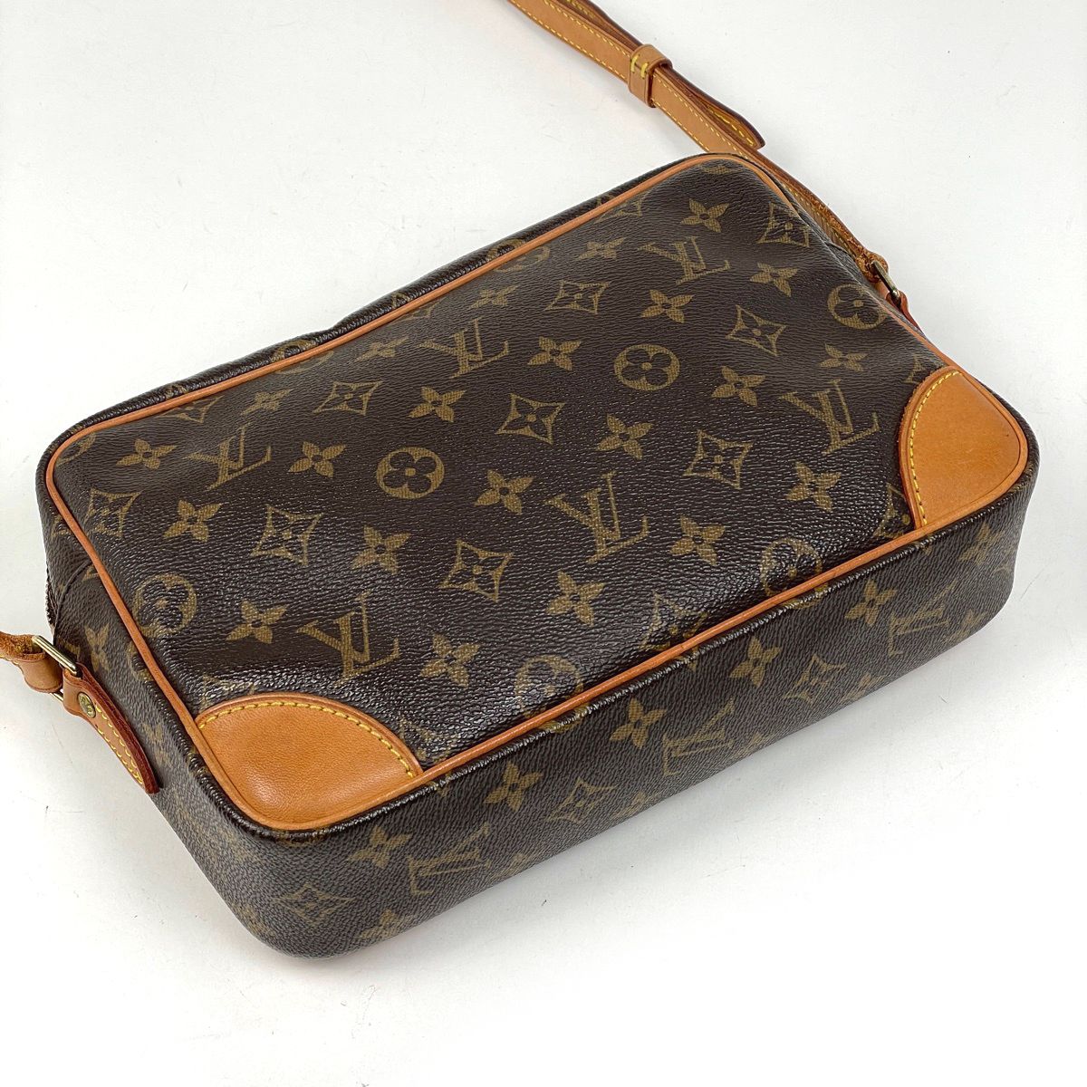 Louis Vuitton Trocadero 27 Shoulder Bag Monogram Brown — view 2